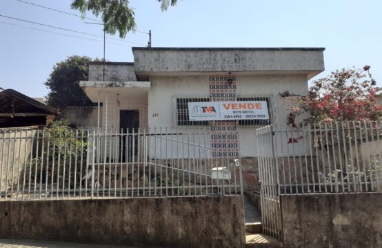 Casa com 03 quartos &#8211; Vista Alegre