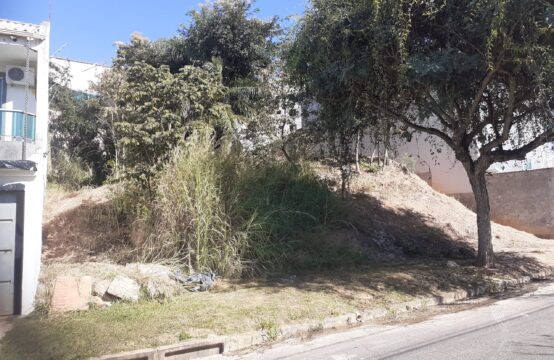 Lote com 372m² &#8211; Cabral