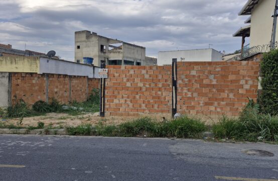 Lote com área de 211 m² – Renascer